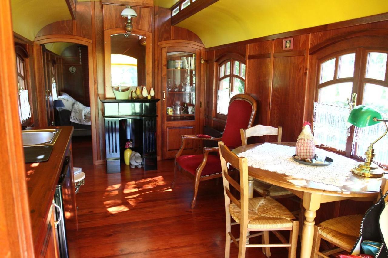 Les Roulottes Du Lot Bed & Breakfast Gramat Exterior photo
