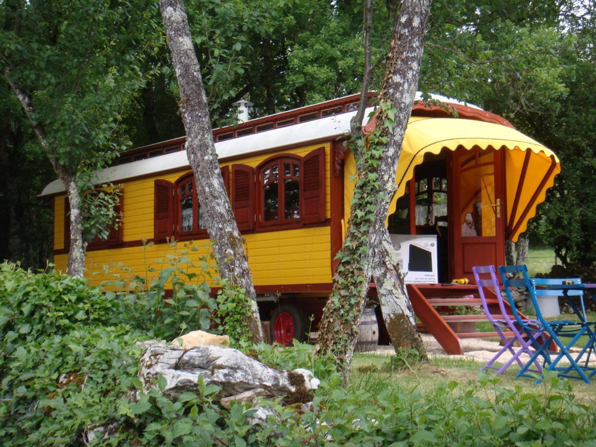 Les Roulottes Du Lot Bed & Breakfast Gramat Exterior photo